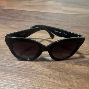 Chic Black Sojos Sunglasses